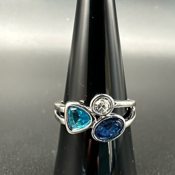 Silver & Blue Gemstone Cluster Ring – Size 7 – NWOT - Picture 16 of 17